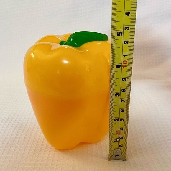 New Yellow Bell Pepper Storage Saver Keeper Vegetable Kitchen Tool Gadget. - Picture 4 of 8